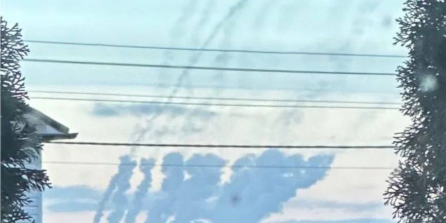 Следы в небе от работы русского ПВО Следы в небе от работы русского ПВО