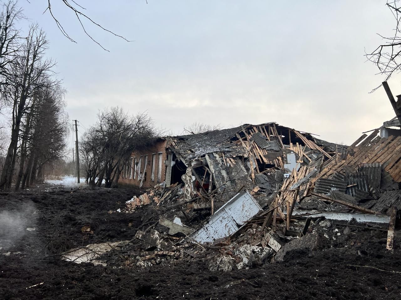 Росіяни скинули 7 авіабомб на Сумщину: є жертви та руйнування – фото 2
