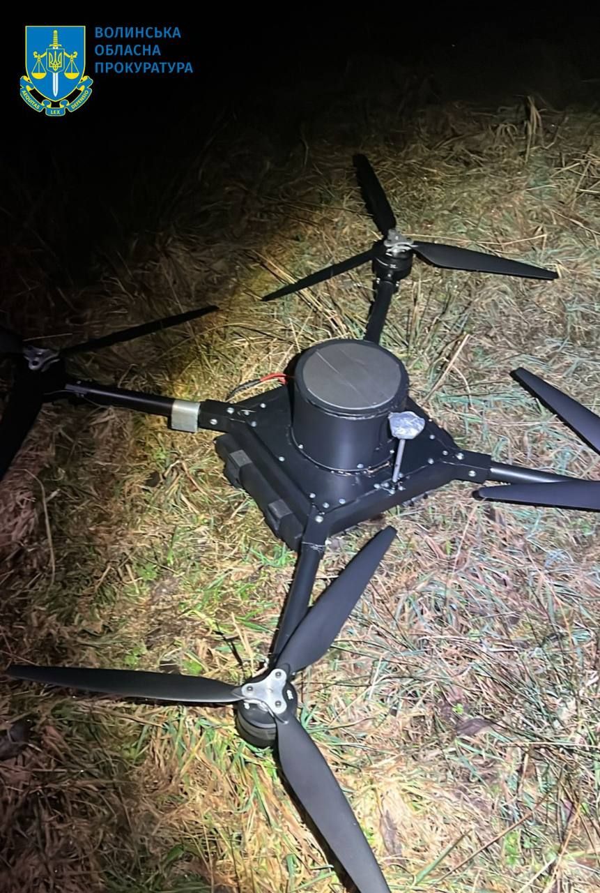 На Волині троє чоловіків намагалися дроном переправити гашиш через кордон: Генпрокуратура розкрила подробиці 2