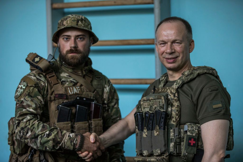 Сирський на нагородженні бійців 10-ї гірсько-штурмової бригади «Едельвейс». Фото: Getty Images Сирський на нагородженні бійців 10-ї гірсько-штурмової бригади «Едельвейс». Фото: Getty Images