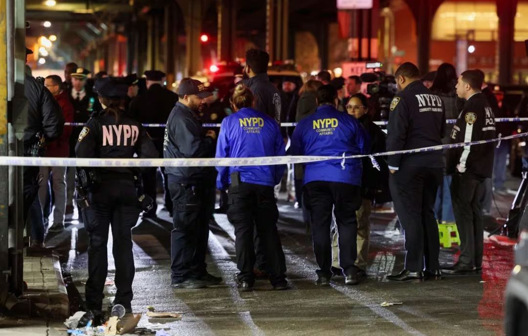 Полиция расследует стрельбу в метро Нью-Йорка Полиция расследует стрельбу в метро Нью-Йорка