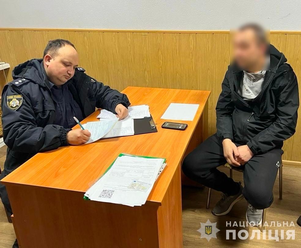 У Дніпрі троє дітей влаштували погром на могилі українського воїна 3