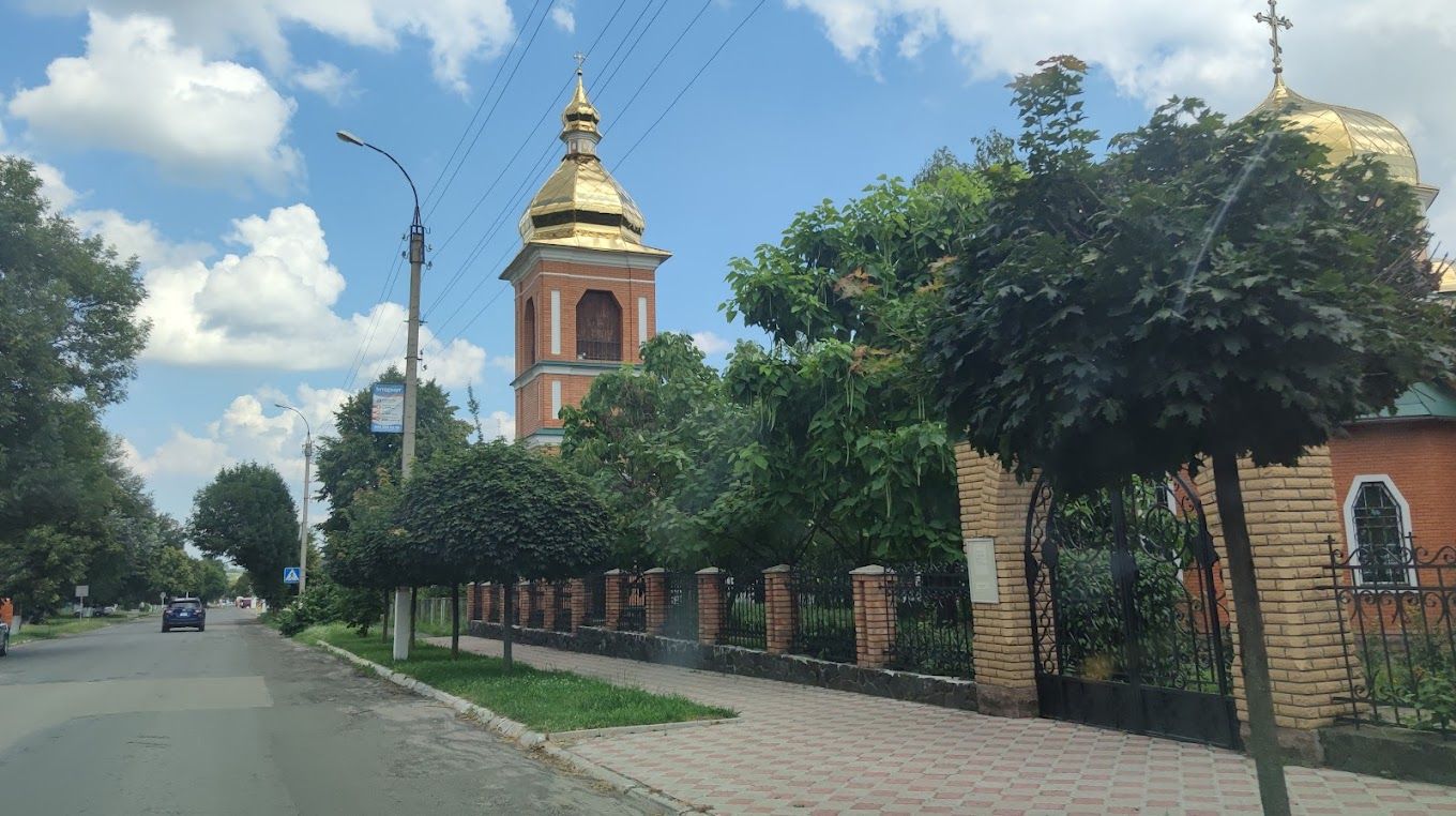 Свято-Покровський храм УПЦ КП у селищі Вільшана, який належить Сергію Головатому. Фото Володимира Безрукова Свято-Покровський храм УПЦ КП у селищі Вільшана, який належить Сергію Головатому. Фото Володимира Безрукова