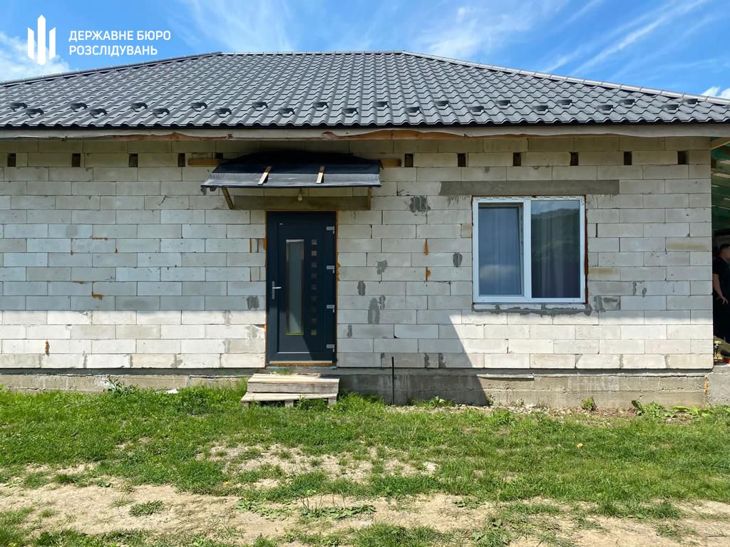 Такий будинок Дмитруку збудували підлеглі. Фото: ДБР Такий будинок Дмитруку збудували підлеглі. Фото: ДБР