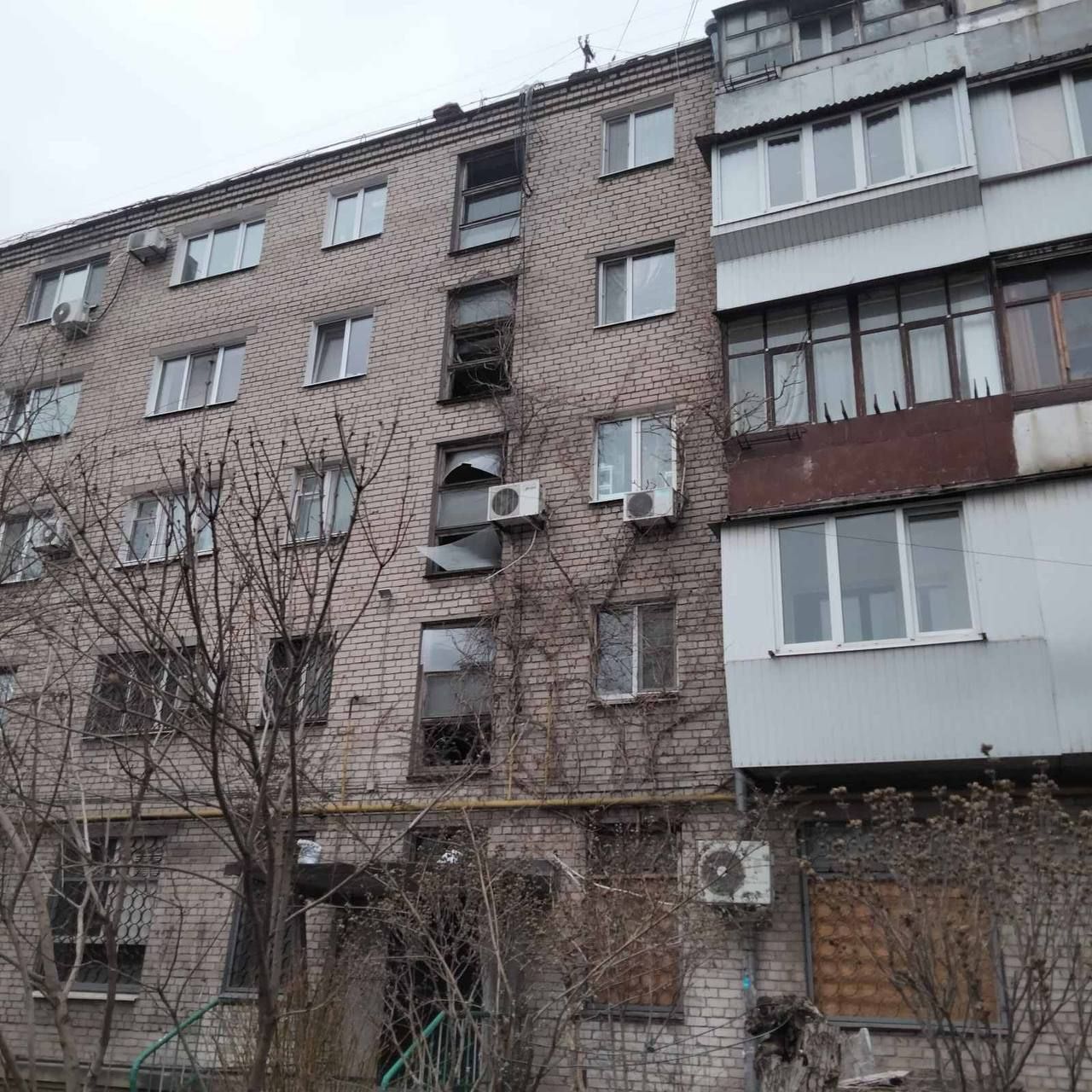 Утренний обстрел Запорожья: есть пострадавшие, повреждены жилые дома – фото 1