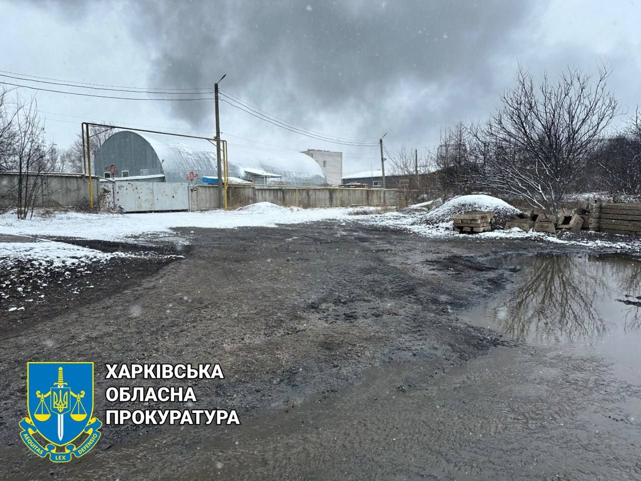 Прокуроры изучают экологические последствия удара РФ Прокуроры изучают экологические последствия удара РФ