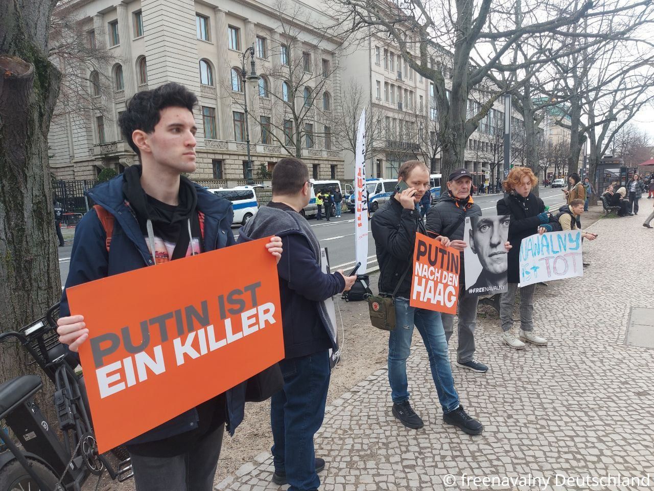 Путин – убийца: в мире устроили митинги из-за смерти Навального – видео 4