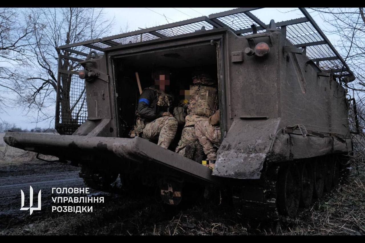 ЗСУ відходили з позицій в Авдіївці на бронетехніці ЗСУ відходили з позицій в Авдіївці на бронетехніці