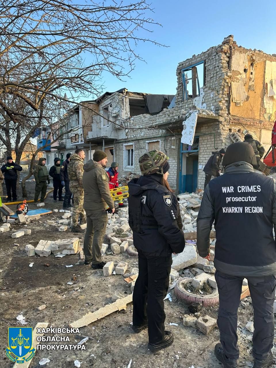 Росіяни скинули авіабомби на Куп'янськ, під завалами можуть бути люди: прокуратура працює на місці злочину 1