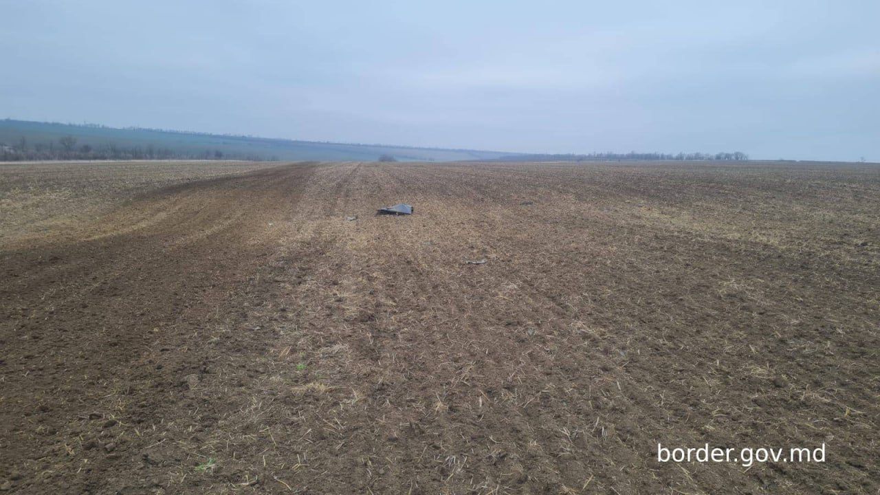 Обломки русского боевого дрона Герань-2 упали в Молдове - фото 1