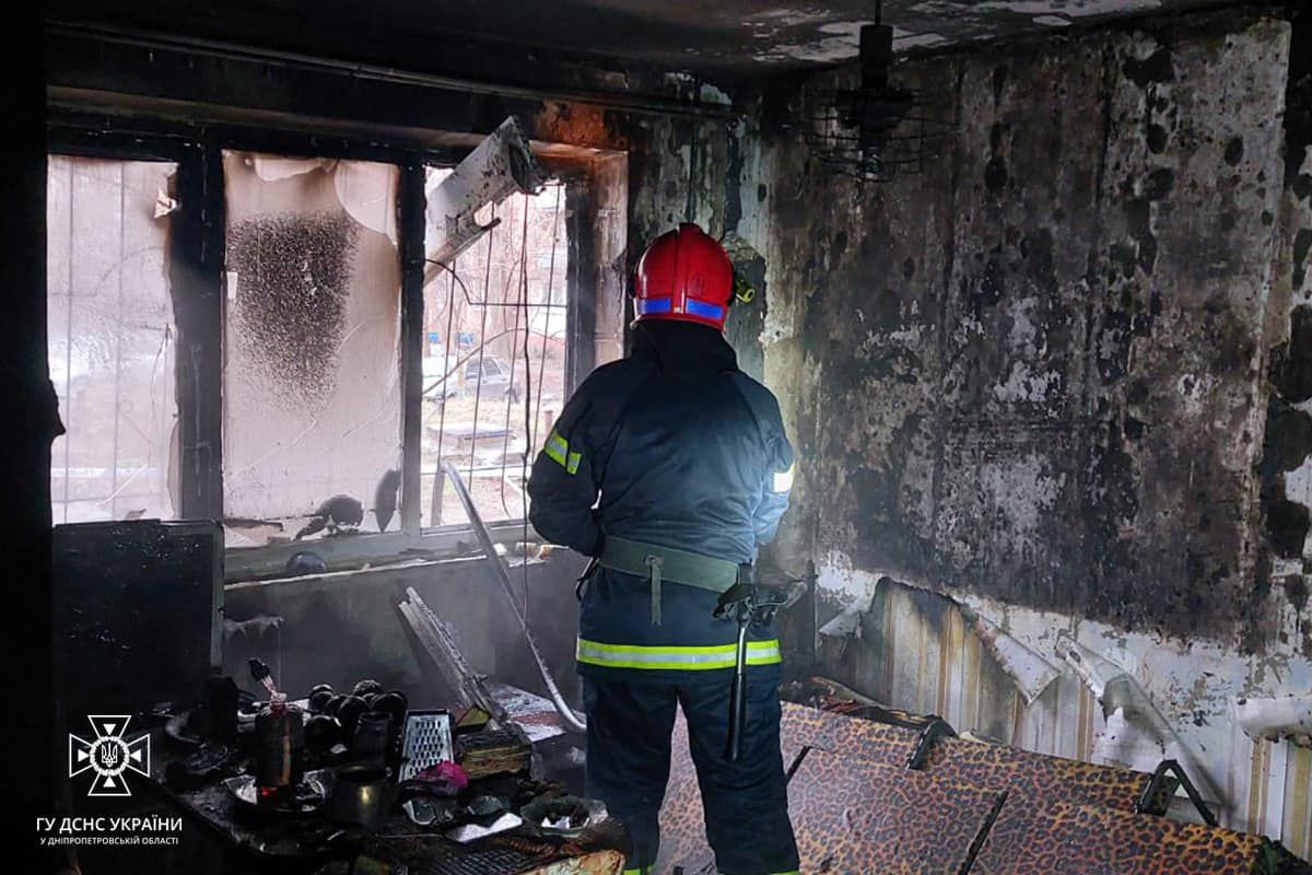 В Кривом Роге произошел пожар в жилой пятиэтажке: есть жертва – фото 2