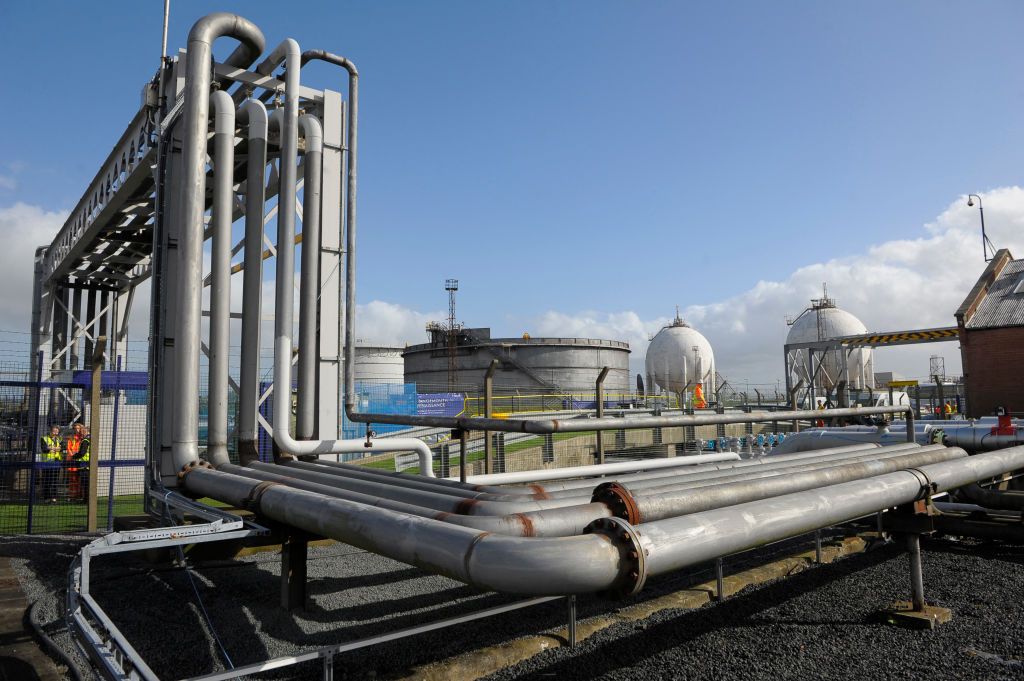 Видобуток корисних копалин, як от сланцевого газу, вимагає великих інвестицій. Фото: Getty Imeges Видобуток корисних копалин, як от сланцевого газу, вимагає великих інвестицій. Фото: Getty Imeges
