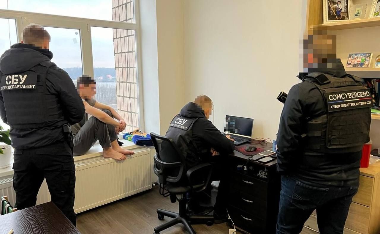 Обыски у хакеров Обыски у хакеров