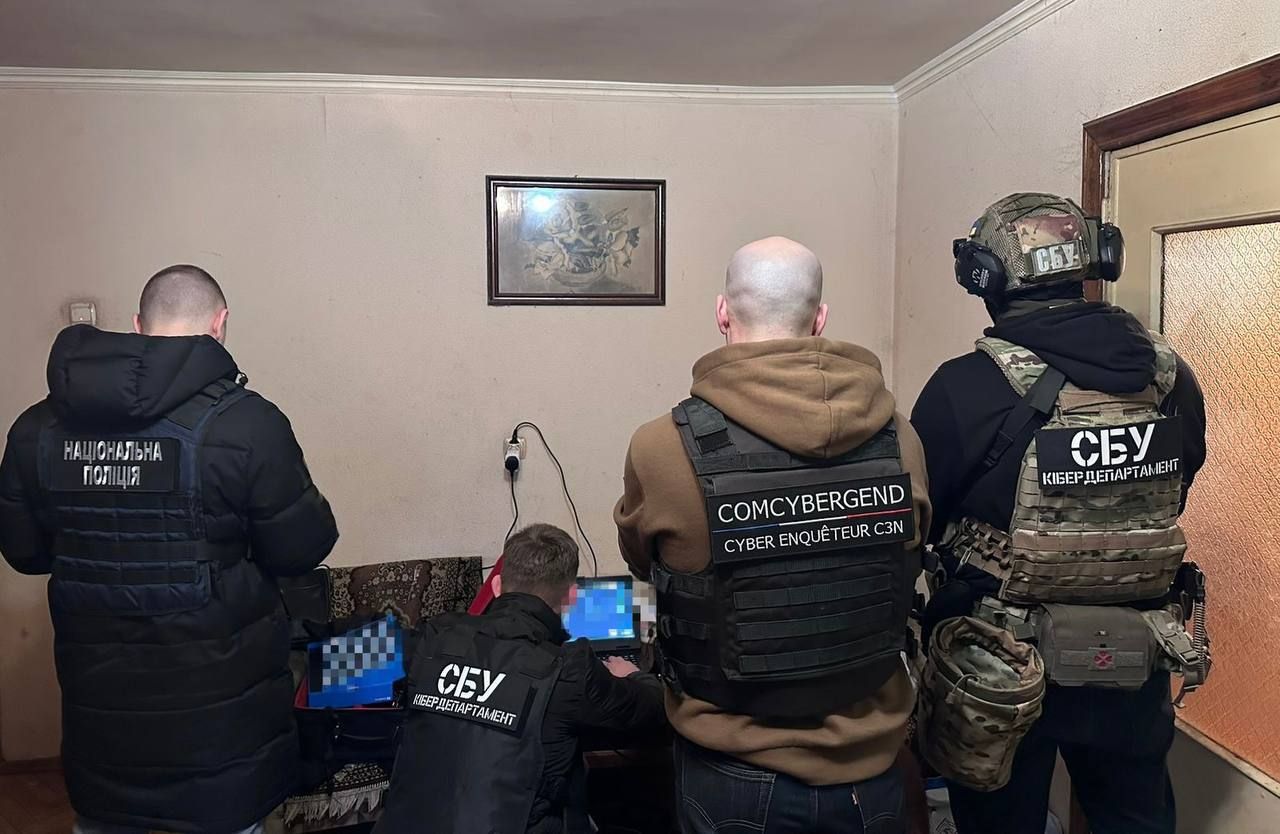 Обыски у хакеров Обыски у хакеров