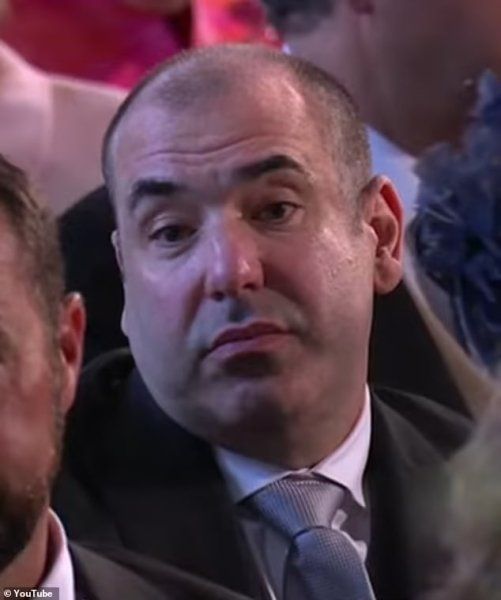 Хоффман стал мемом после того, как его фотография на королевской свадьбе стала вирусной Хоффман стал мемом после того, как его фотография на королевской свадьбе стала вирусной