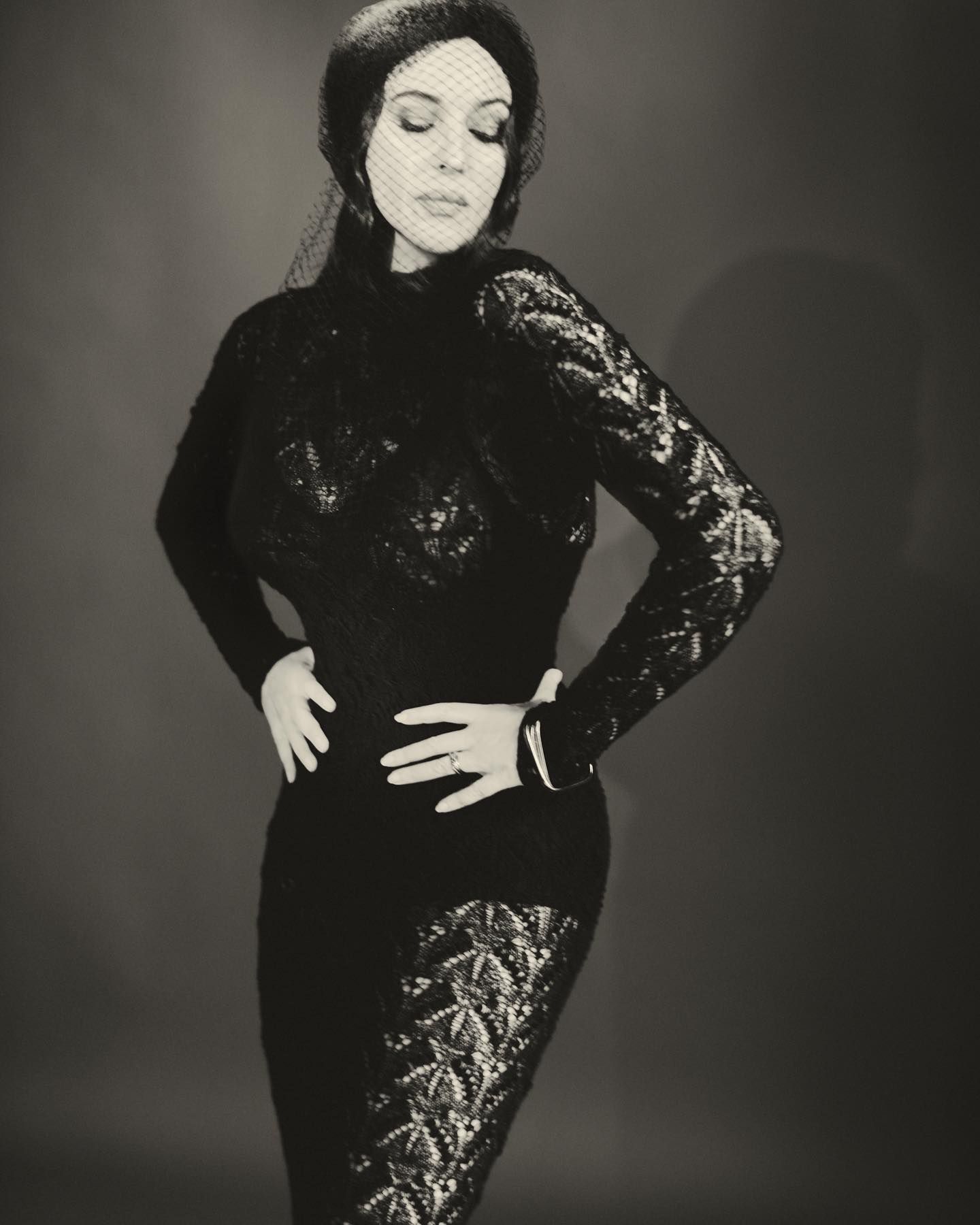 Руки на талии Руки на талии