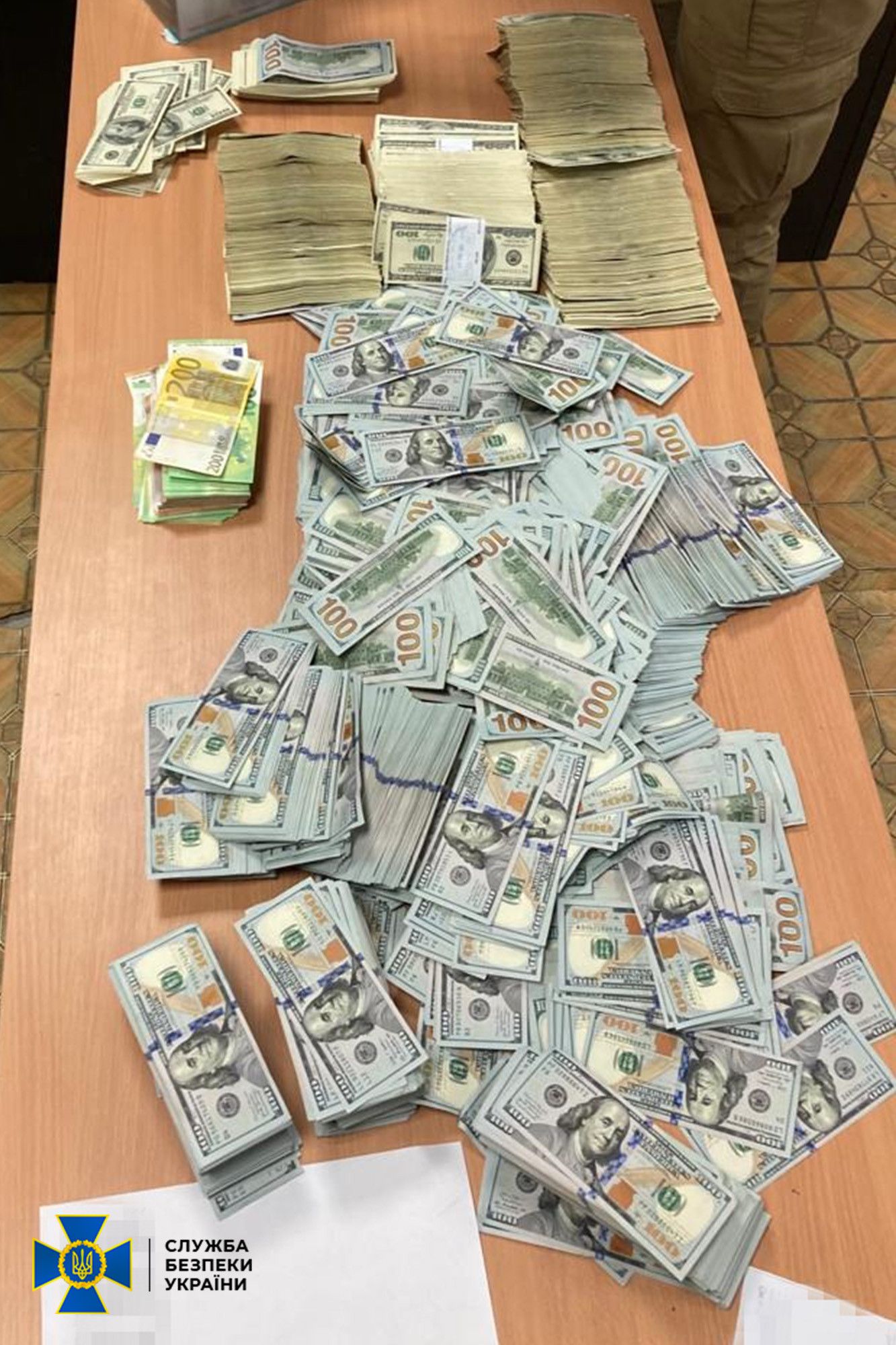 СБУ задержала экспредседателя ВЛК Черниговщины: при обысках нашли почти $1 млн – фото и видео 2