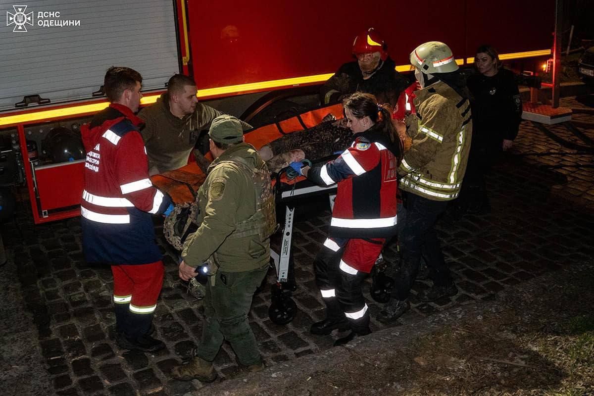 Удар "Шахеда" по дому в Одессе: из-под завалов извлекли тело погибшего – видео 2