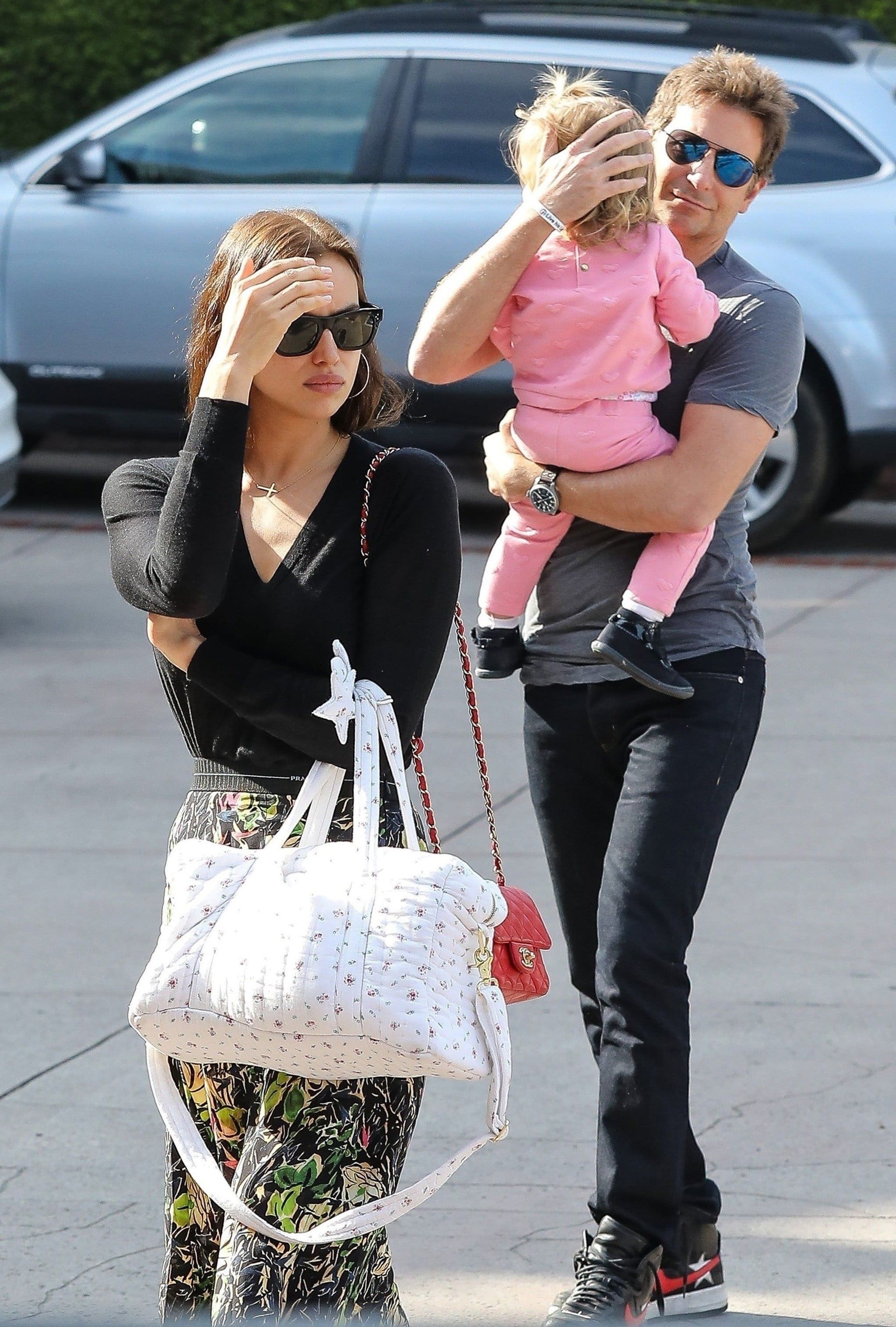 Купер с Ириной Шейк и дочерью Купер с Ириной Шейк и дочкой