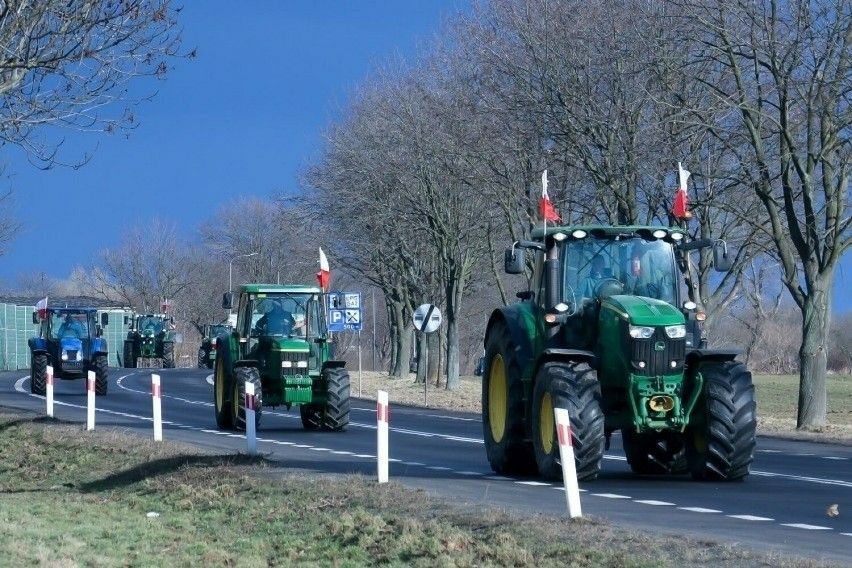 Польські фермери блокують кордон: пропускають по 12 вантажівок раз на 12 годин 1