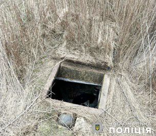 Укрытие, в котором мужчина держал ребенка