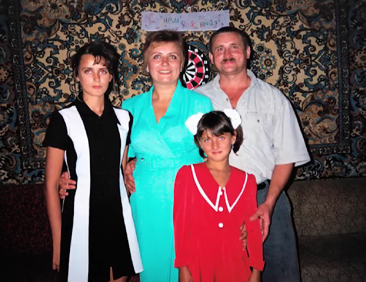 Елизавата Глинская (слева) с родителями и сестрой. Архивное фото Елизавата Глинская (слева) с родителями и сестрой. Архивное фото