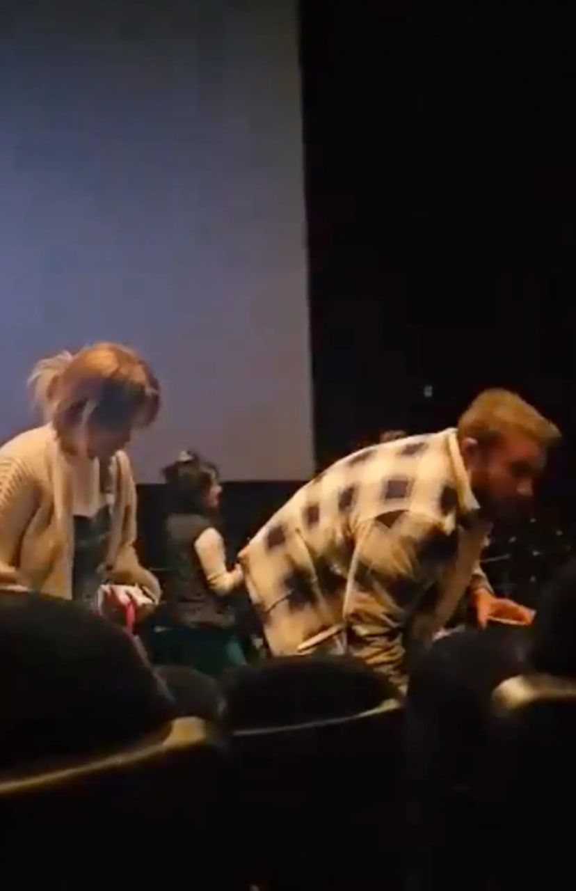 Пользователи сети хвалили пару за то, что они убрали за собой Пользователи сети хвалили пару за то, что они убрали за собой