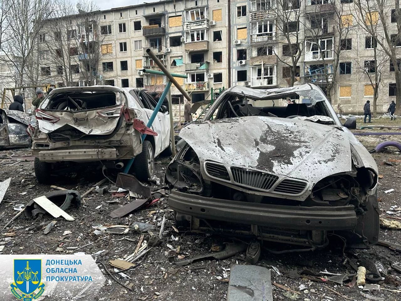 Уничтожено немало автомобилей в Мирнограде. Фото: Офис Генпрокурора Уничтожено немало автомобилей в Мирнограде. Фото: Офис Генпрокурора