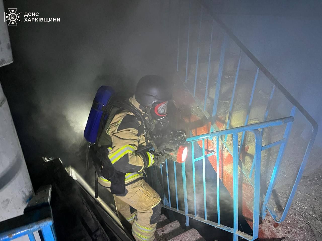 Внаслідок удару виникло декілька осередків займання. Фото: ДСНС Внаслідок удару виникло декілька осередків займання. Фото: ДСНС