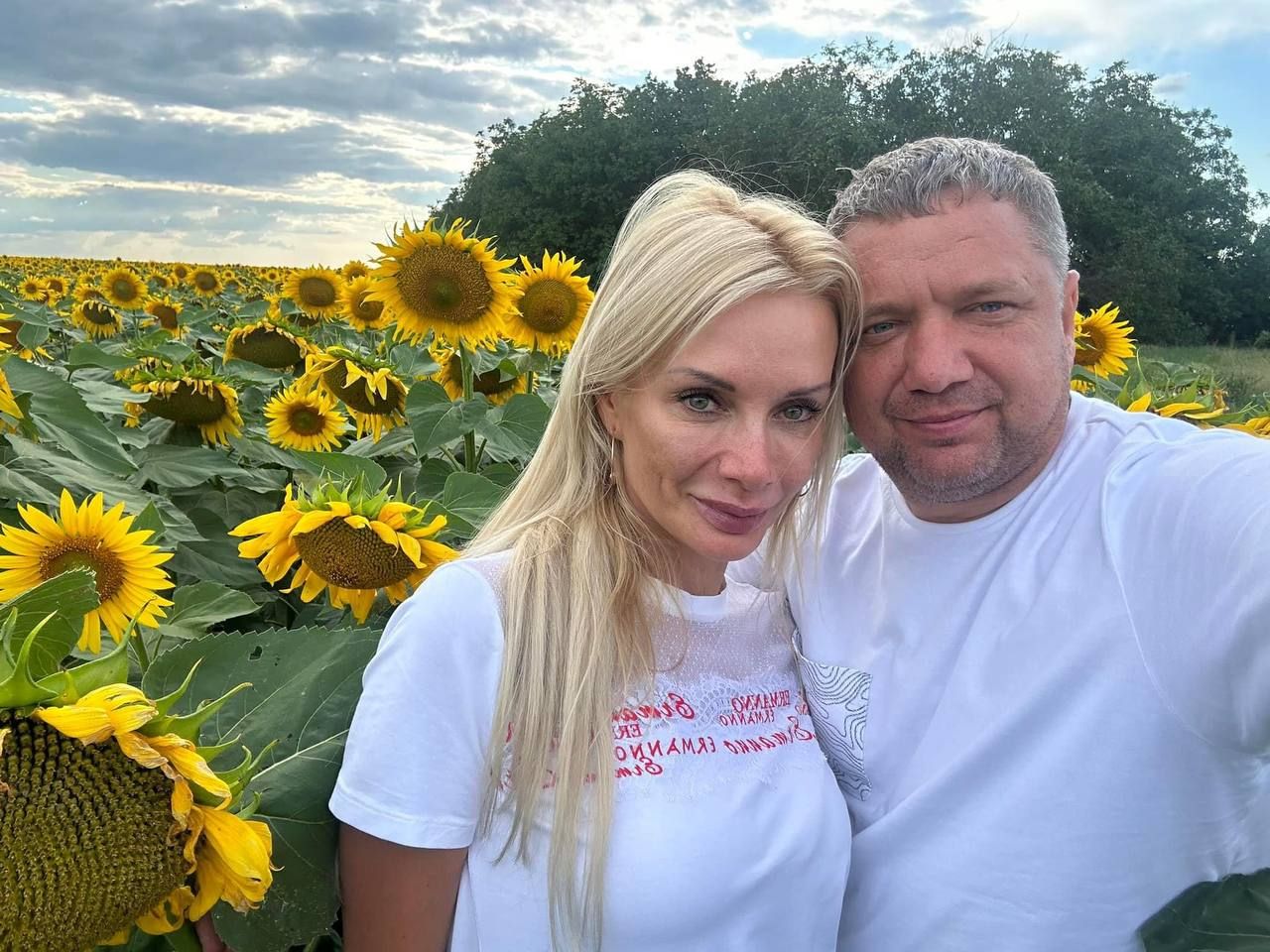 Мерседес за 1,3 млн грн у розпал війни купила “слуга” Кормишкіна, а її новий чоловік побалував себе новими Range Rover та Harley Davidson 10