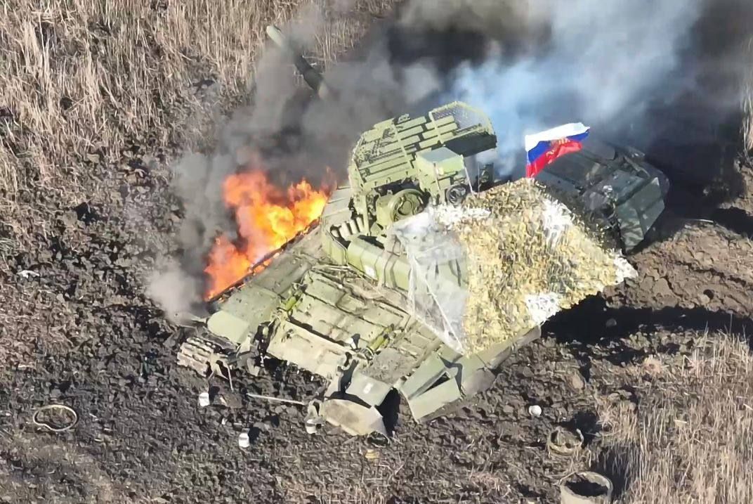 Уничтоженный вражеский танк Уничтоженный вражеский танк
