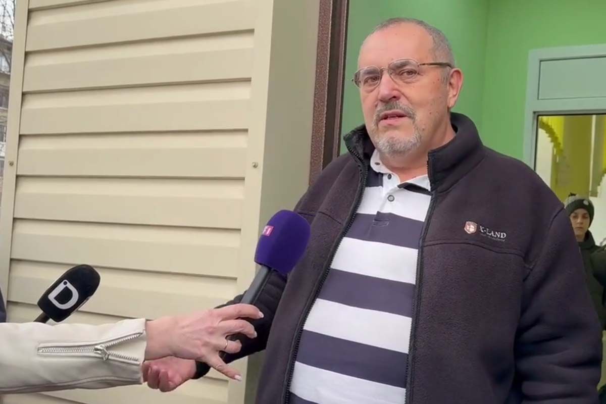 Борис Надеждин тоже протестует, поэтому пришел на выборы путина со своей ручкой. Фото из открытых источников Борис Надеждин тоже протестует, поэтому пришел на выборы путина со своей ручкой. Фото из открытых источников
