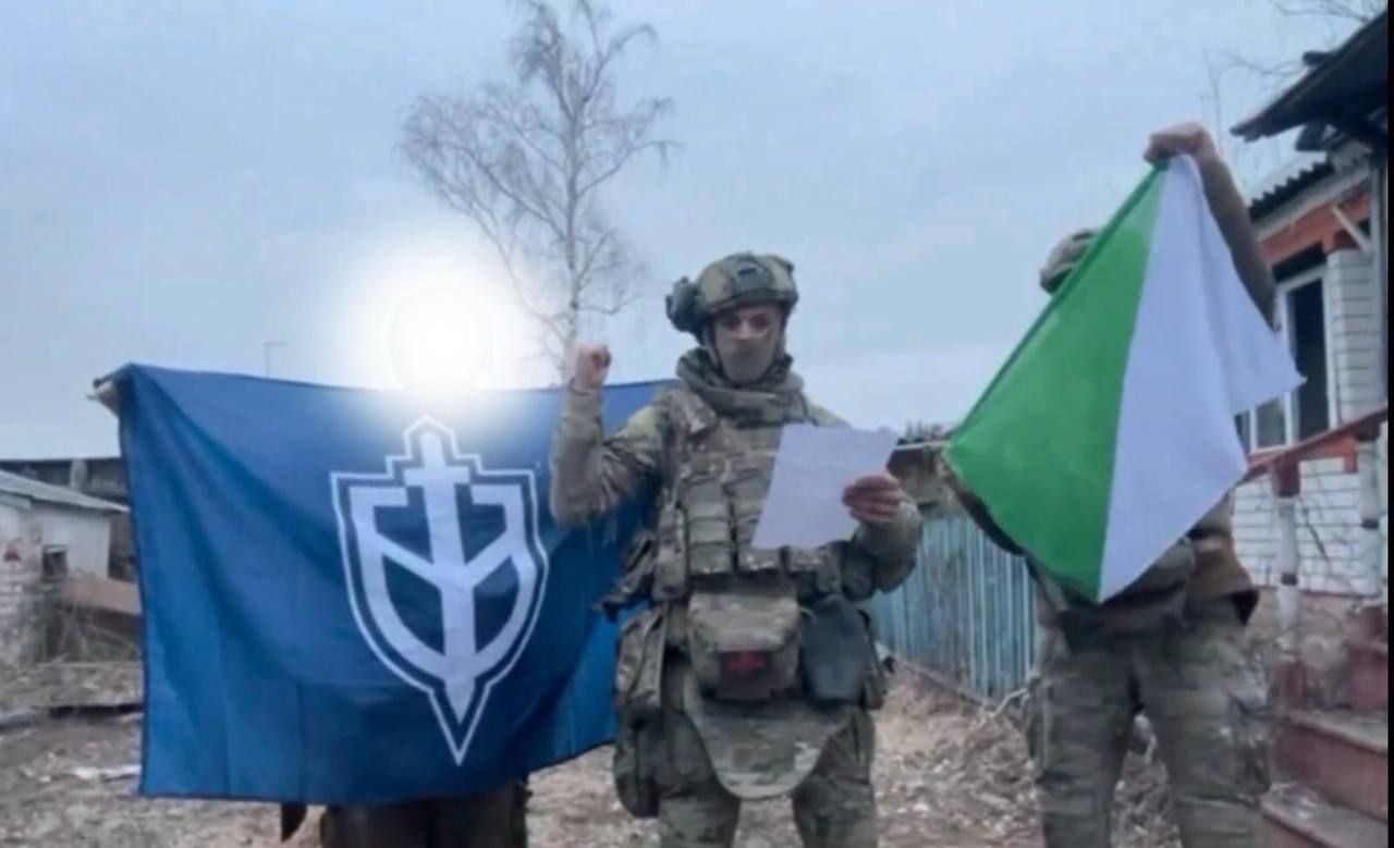 РДК, ЛСР та Сиббат підняли свої прапори у Козинці на Бєлгородщині: подробиці та фото 1