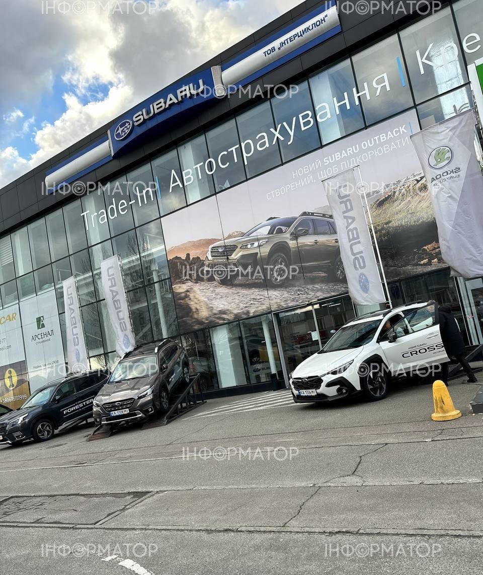 Нардеп посетил дилер-центр Депутата заинтересовал кроссовер Subaru Нардеп посетил дилер-центр Депутата заинтересовал кроссовер Subaru