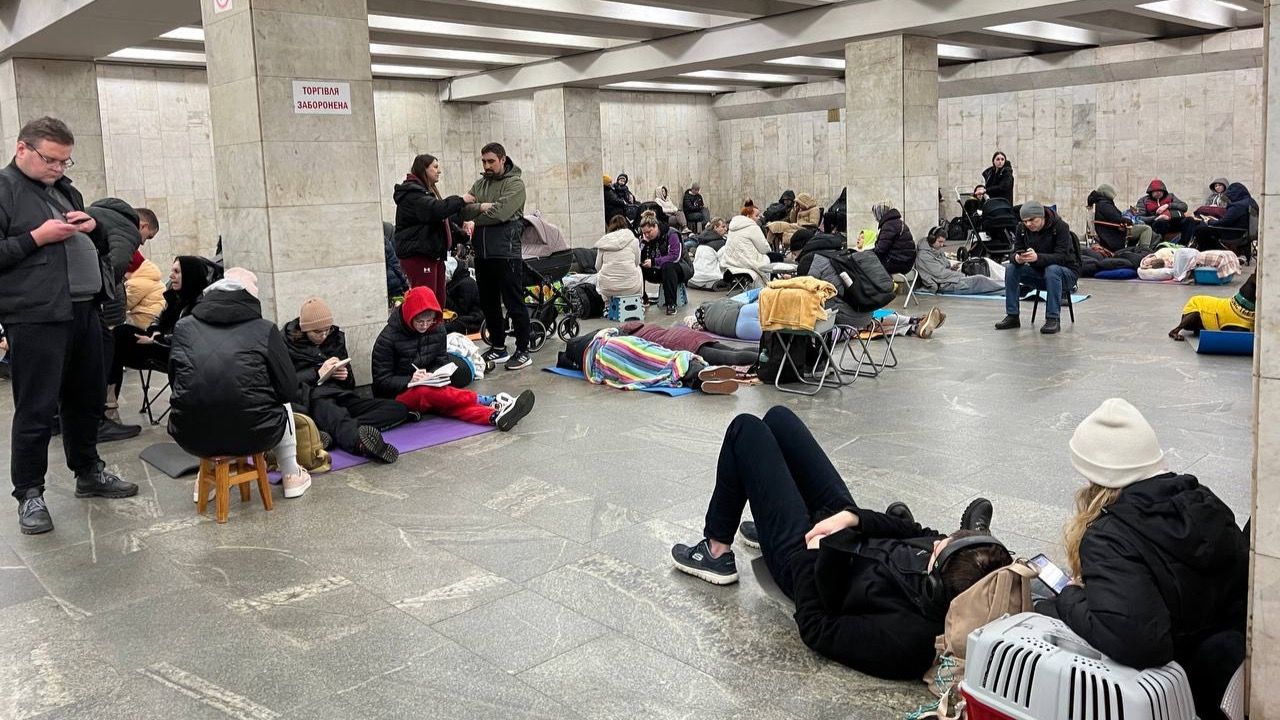 Киевляне на станции метро во время воздушной тревоги 22 марта. Фото: Информатор-Украина Киевляне на станции метро во время воздушной тревоги 22 марта. Фото: Информатор-Украина