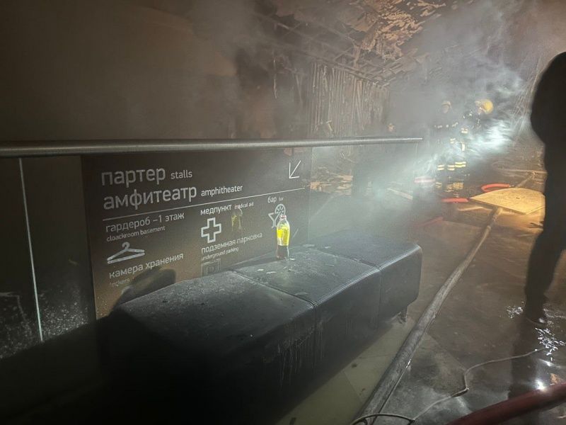 Кількість загиблих через теракт у "Крокусі" зростає: з'явилися перші фото зсередини згорілого ТЦ 6