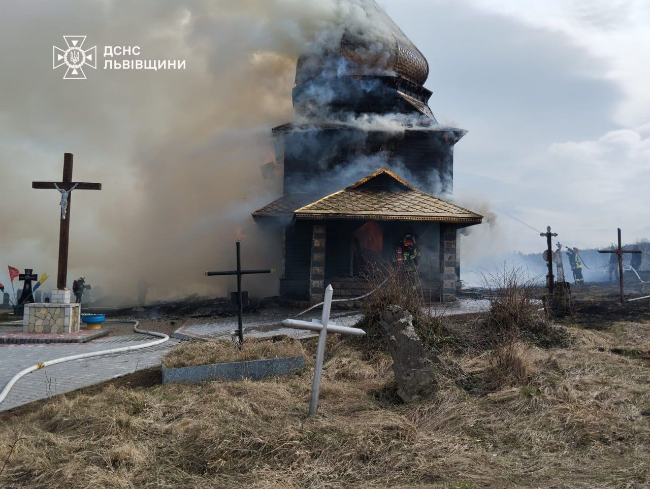 Здание церкви серьезно пострадало Здание церкви серьезно пострадало