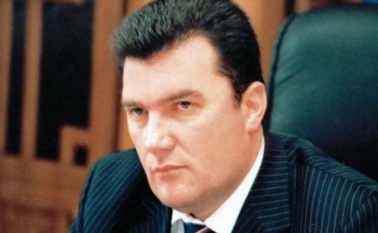 Політик Данілов, середина нульових Політик Данілов, середина нульових