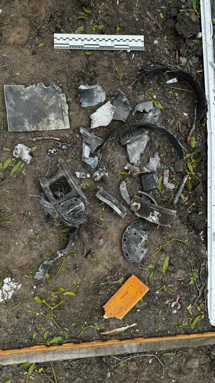 Уламки після обстрілу Харкова 27 березня Уламки після обстрілу Харкова 27 березня