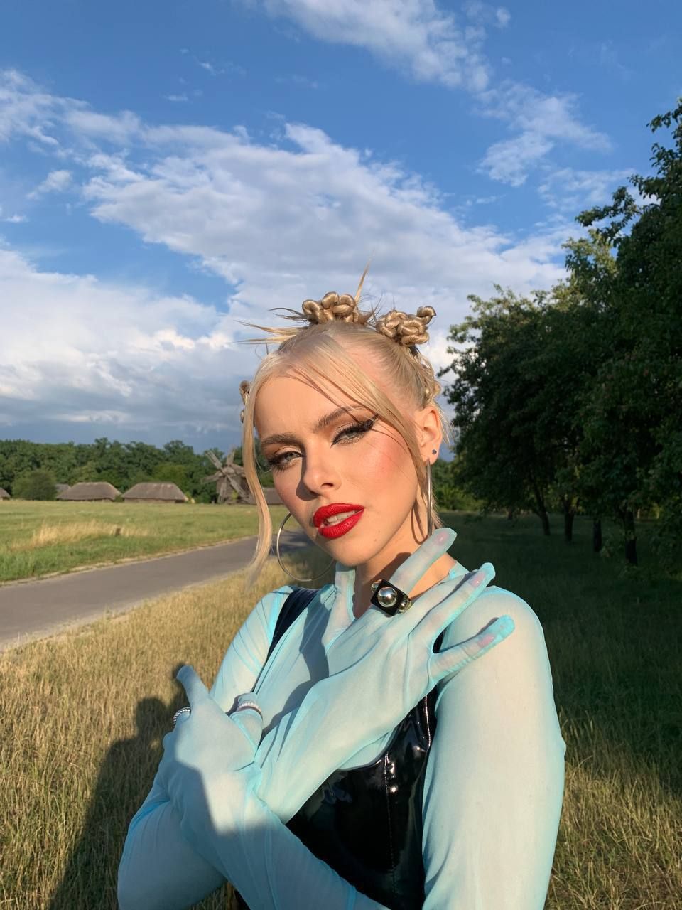 Мне хотелось хоть немного сбавить напряжение песней "Ванька-Встанька"