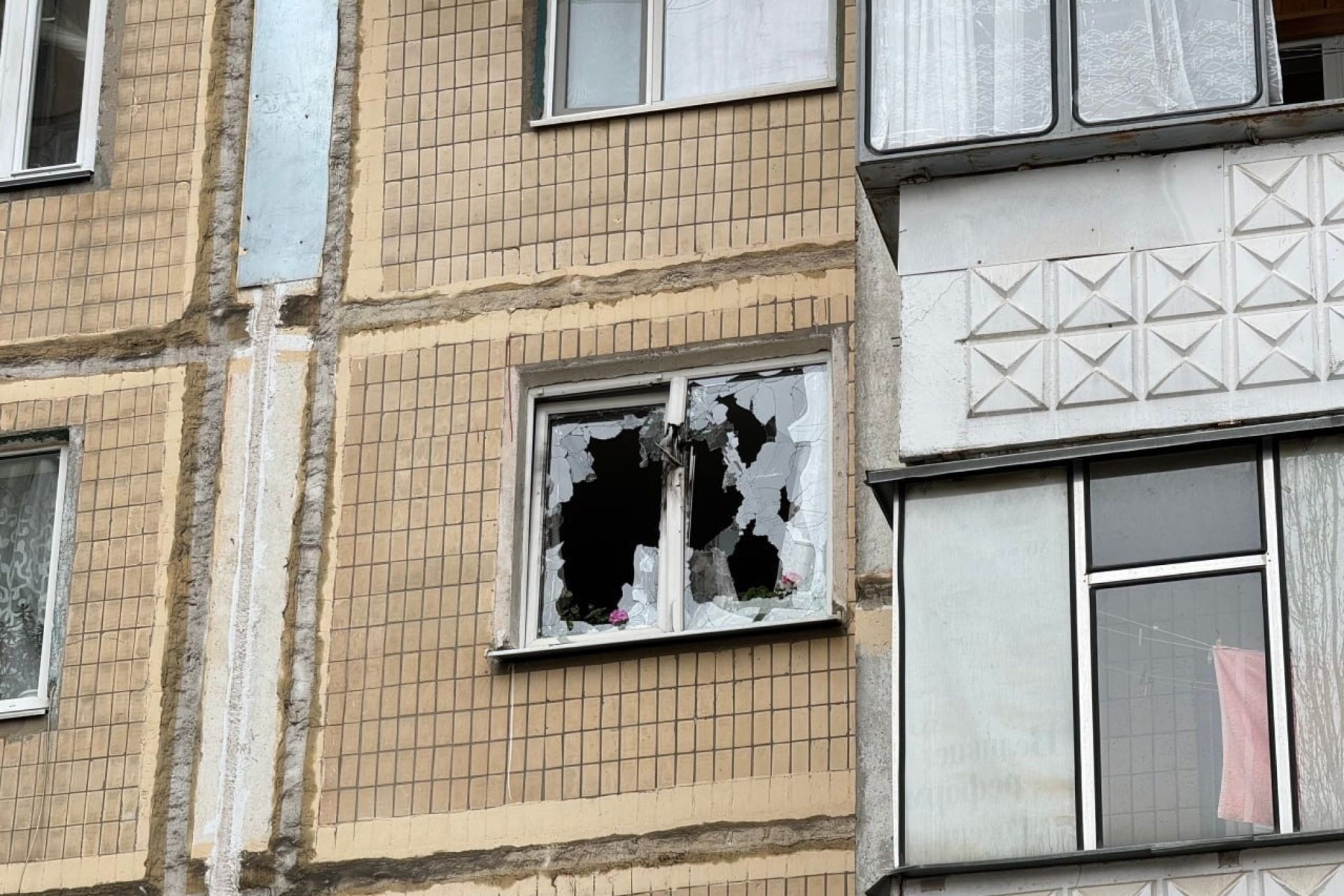 У будинку вибило шибки У будинку вибило шибки