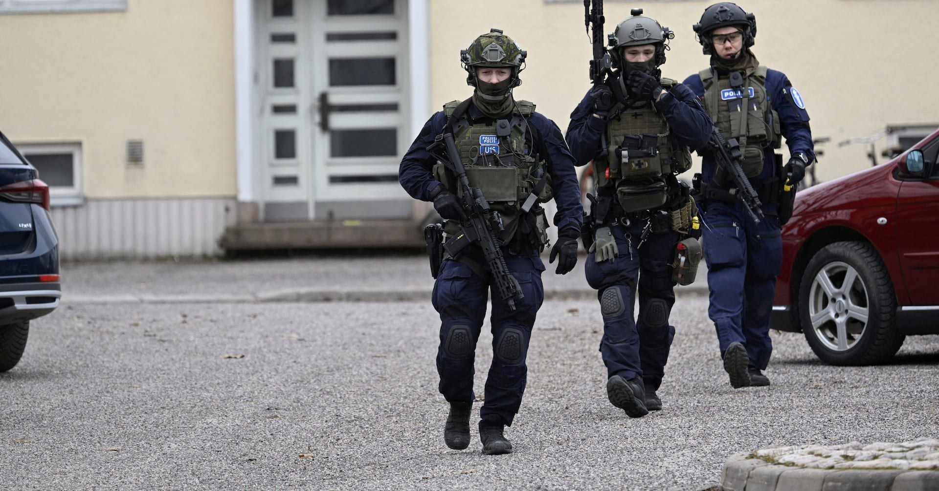 Полицейские на месте стрельбы