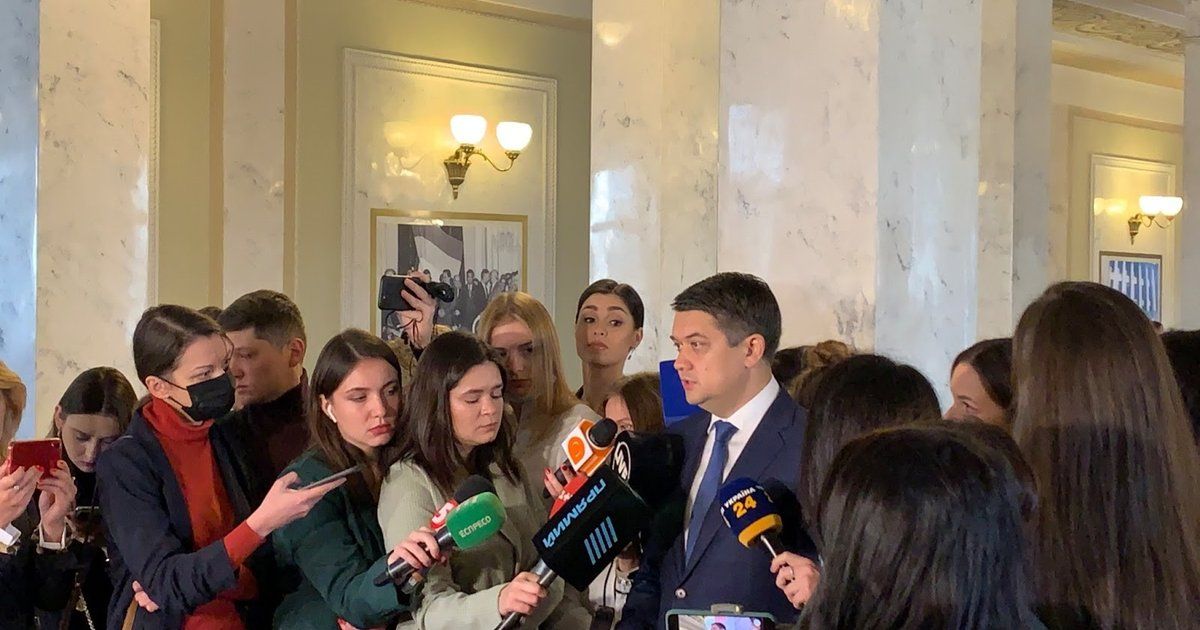Дмитро Разумков у кулуарах Верховної Ради України Дмитро Разумков у кулуарах Верховної Ради України
