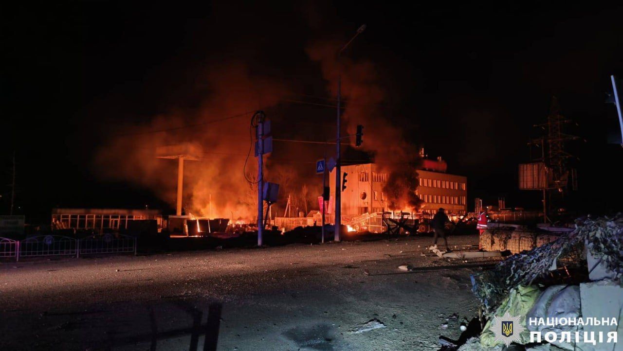 У місті пошкоджено багато будівель У місті пошкоджено багато будівель
