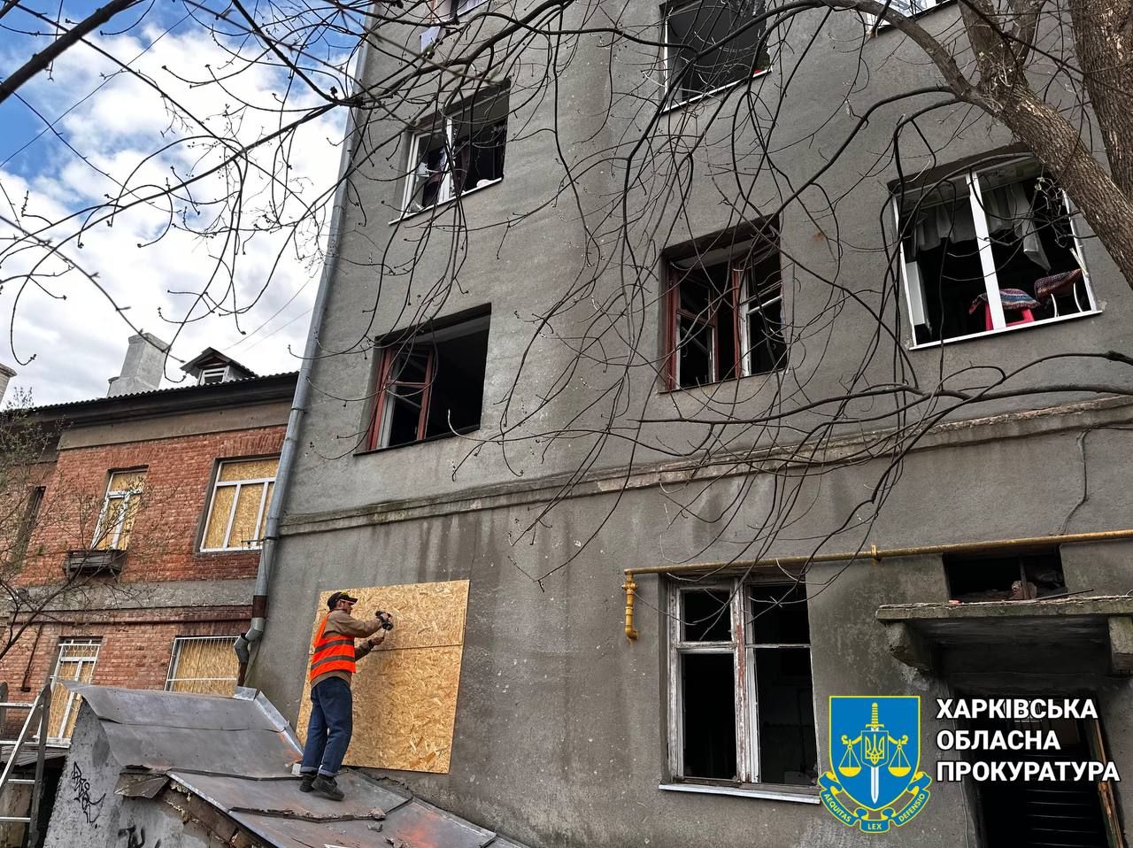 Россияне выпустили по жилому массиву Харькова УМПБ: ранены пять мирных жителей - ОГП 2