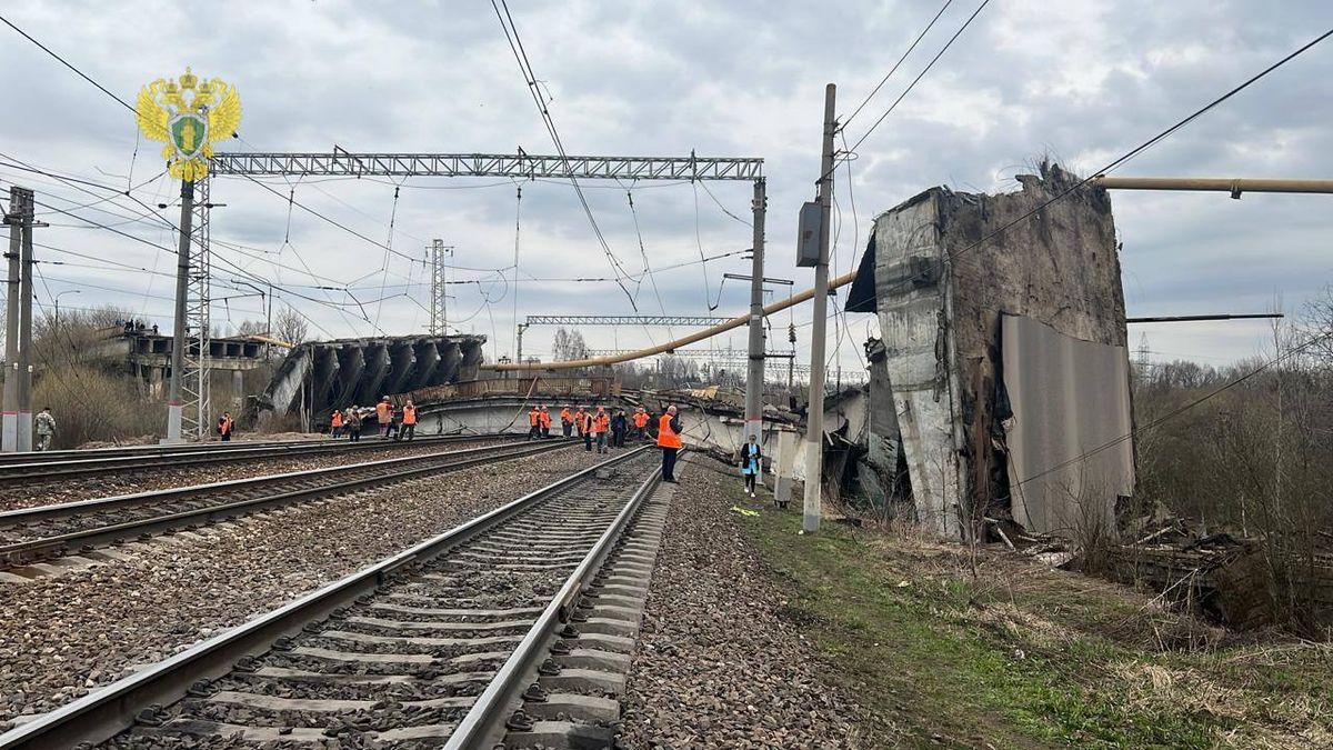 В Смоленской области РФ рухнул мост, который соединял Москву с Минском, есть жертвы 3