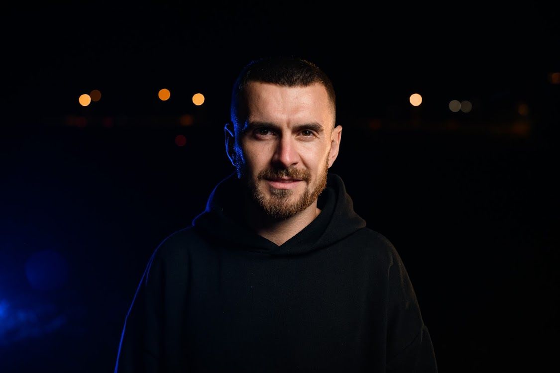 Коли роздаємо автографи після концерту передають записки: "Подзвони мені"