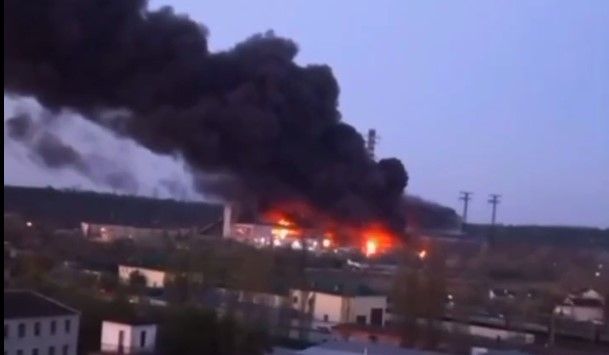 Горящая Трипольская ТЭС (фото уже публиковалось в СМИ, а прилет официально подтвержден властью) Горящая Трипольская ТЭС (фото уже публиковалось в СМИ, а прилет официально подтвержден властью)