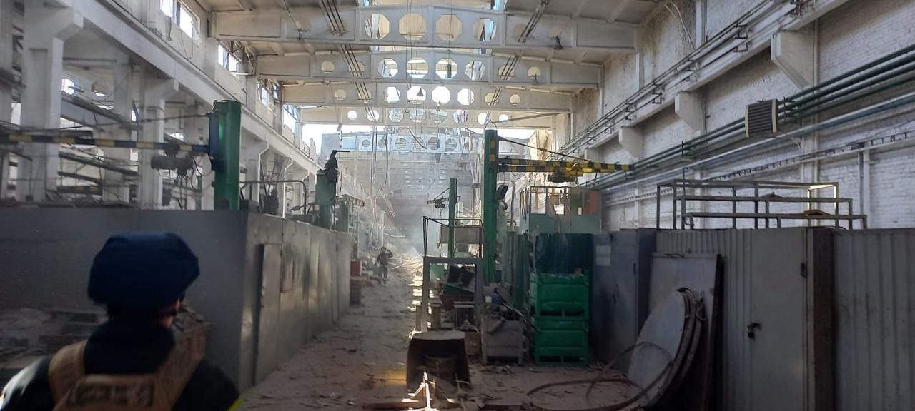 Росіяни завдали авіаудару по Сумах: є постраждалі – фото 1