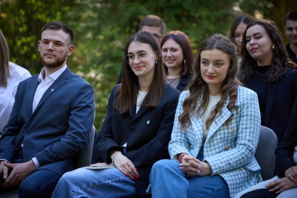 Зеленський зустрівся зі студентами чернівецьких вузів Зеленський зустрівся зі студентами чернівецьких вузів